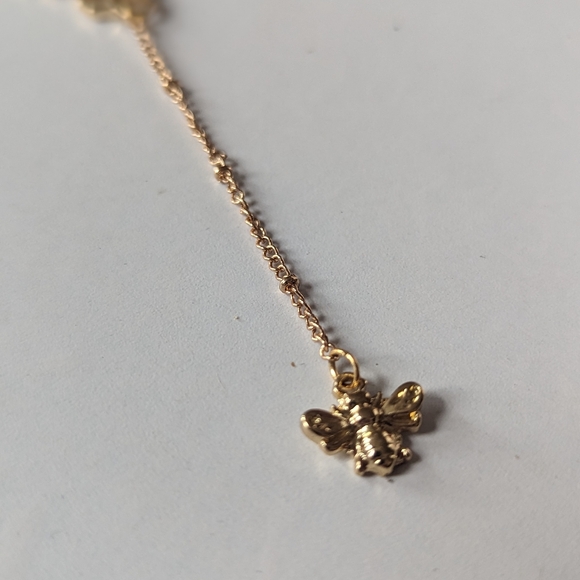 Bee and Honey Comb necklace and earring set - Picture 4 of 12